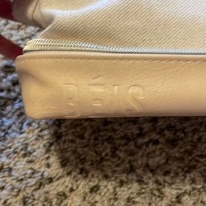Beis makeup bag the Dopp kit